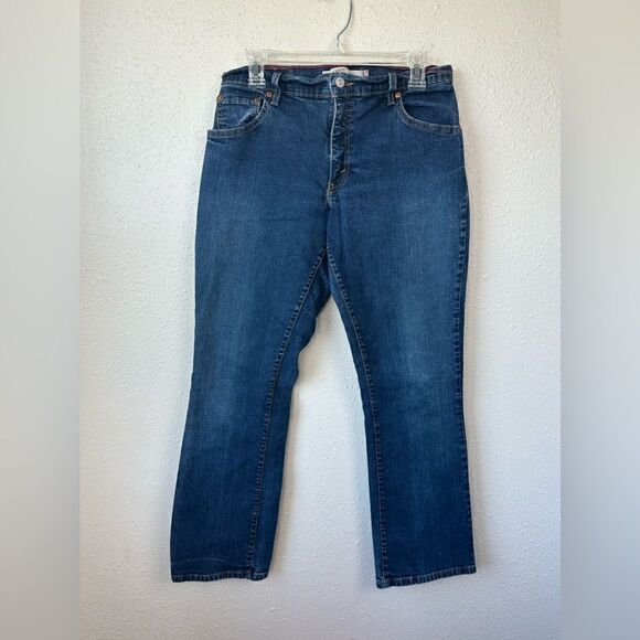 EUC Relaxed Bootcut Levi’s Women’s Jeans - Picture 1 of 7